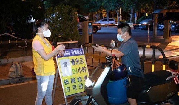 网红情侣因上海疫情推迟婚礼又困三亚，当事人崩溃：不怕隔离只怕未知的恐惧！