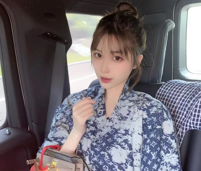 女网红小白胖承认“婚内出轨”，喊话前夫：你也去“pc”了不是吗？