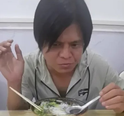 网红南宁罗志祥直播下厨？亲自在云南土鸡米线店秀厨艺，试口感！