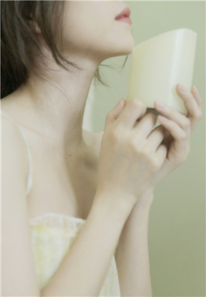 老BwBwBwBwBw靠美颜过渡？女主播：以后素颜！