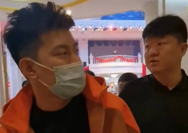 闻风而动，大佛紧急收购七彩！曝：阿哲到期必跑！