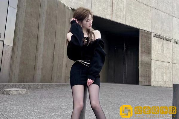 据传学长迈开腿尝尝你的草莓mv被翻拍了，网友：兔子演技不错！