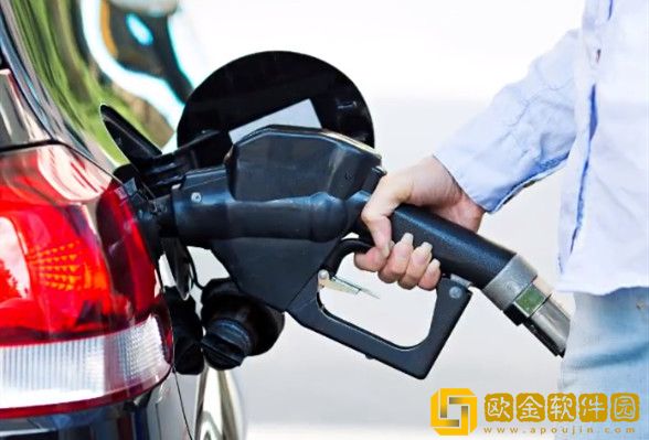 95号汽油有望全面降至9元以下？网友：不太可能！