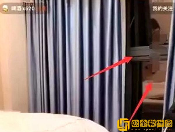 快手沫沫曝光回放录屏在网络疯传，网友：玻璃反光绝绝子！