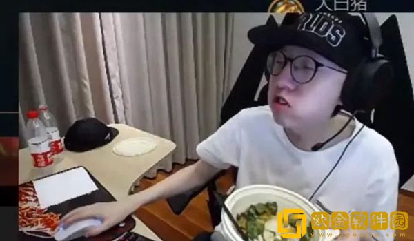 MLXG再度怒斥老东家RNG，“宁愿吃S，也不愿意回去打野”！