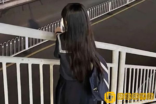 网红张老师自爆对象在教室把第一次给我了作文，本人：很惆怅，写不出600字！