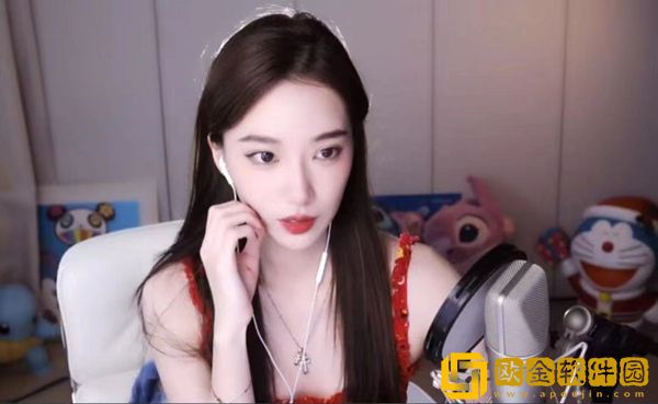 “不要再买童装穿了”，斗鱼小苏菲直播间吊带裙崩开遭水友嘲讽！