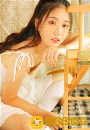 女生和女生一起打扑克差差引起众议，竟是可线下约见！