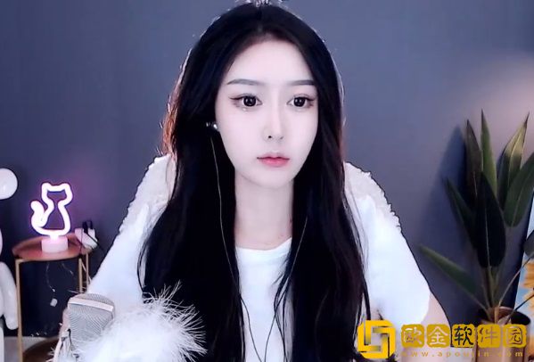 网红密码哥晒聊天记录，网友：箩啵儿KTV当果盘证据？