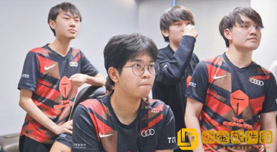 TES天才上单Wayward被铁粉开喷，被爆夏季赛期间沉迷CSGO！