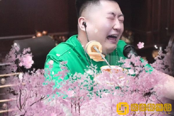 神豪0哥豪刷170w支持主播小洲，水友：网络乞丐，不值！
