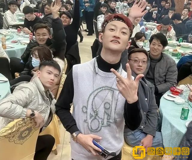 ks平台网红天道出狱后带货直播，因粉丝不购买产品大骂粉丝!