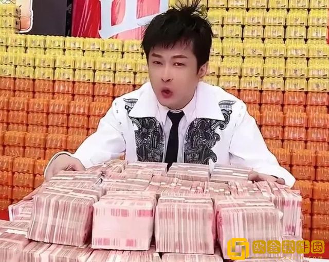 ks平台网红辛巴拿出1000万给粉丝送福利，网友：心里不能平衡!