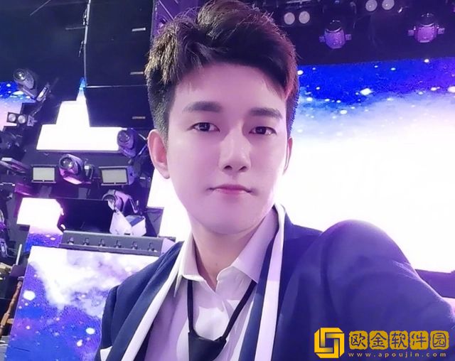 网红阿哲被辛巴合伙人伽柏接待，酒吧消费保守估计一百多万!