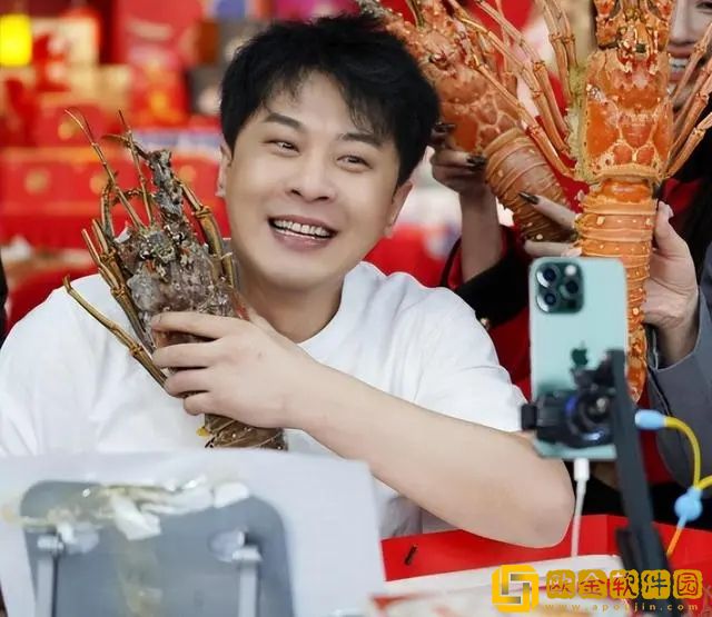 ks平台网红辛巴与网红老方丈疏远，老方丈徒弟李舒克在直播间大数辛巴“六宗罪”!