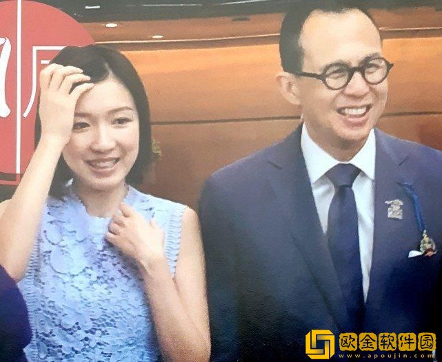 空的美酒节酒杯