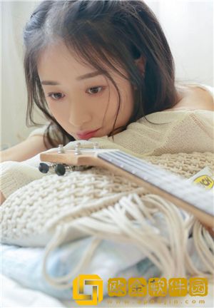 荒草萋萋在线免费观看美女版下载