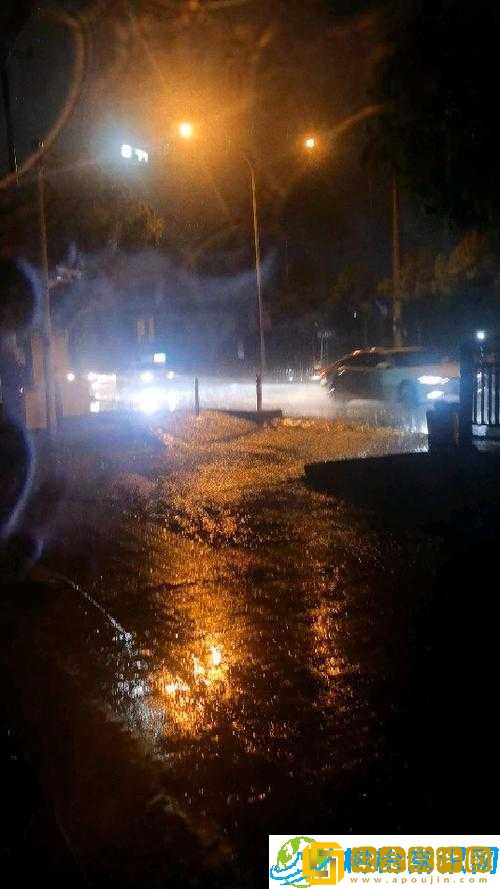 外回り中に突然の大雨一雨宿山上-遭遇极端天气的奇妙经历