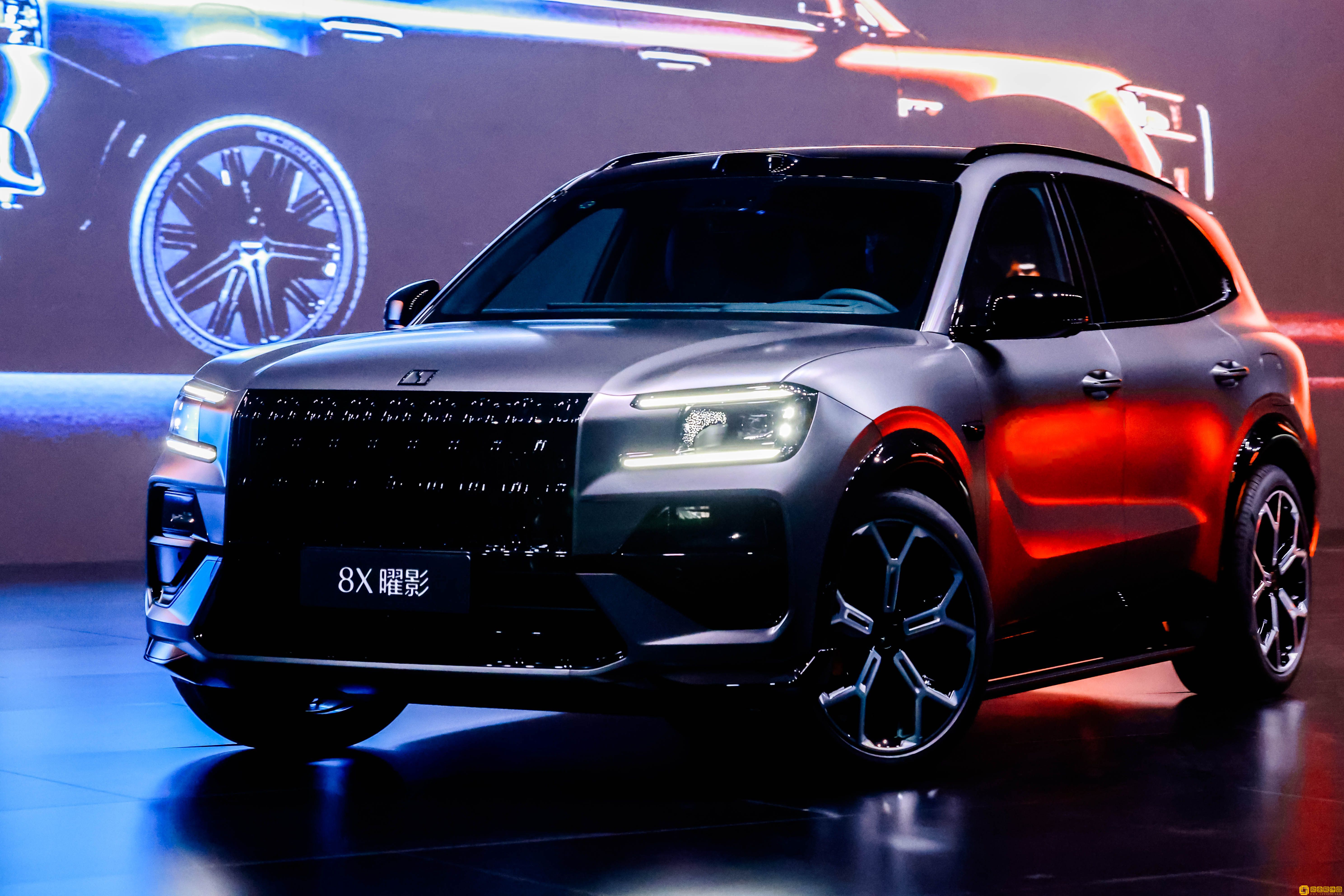 预售38分钟小订破万！“新公路之王”极氪8X与BBA贴身肉搏