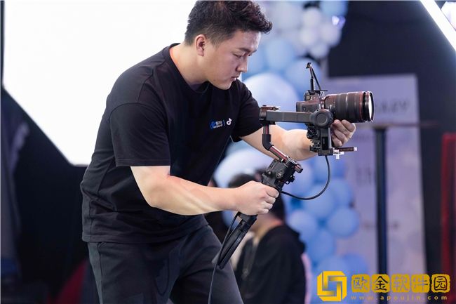 佳能“佳直播”携手时拍传媒