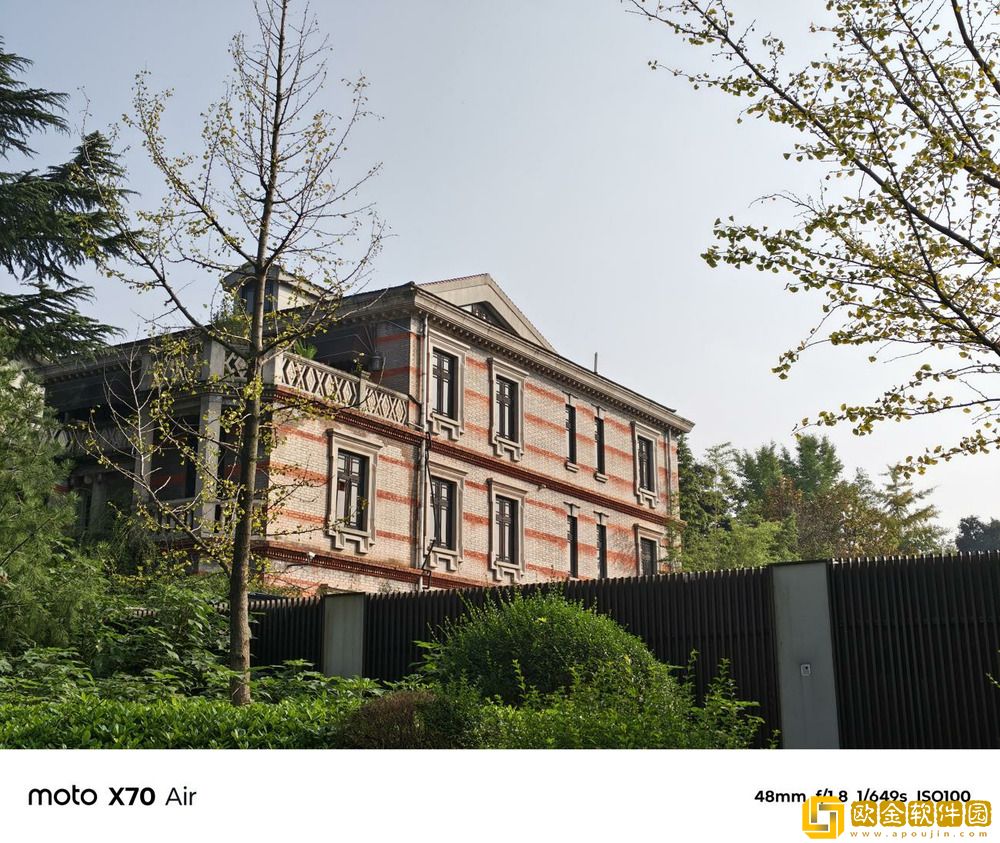 轻薄手感拉满+AI加持