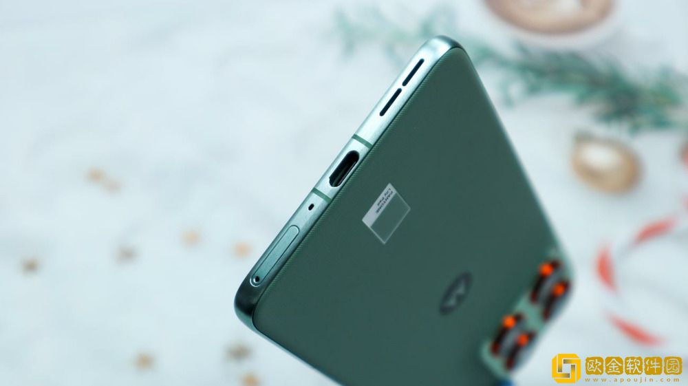 轻薄手感拉满+AI加持