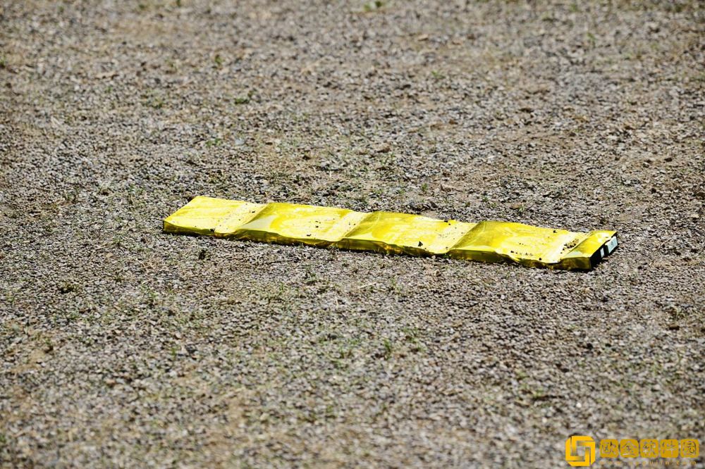 吉利银河E5神盾金砖电池顺利完成36吨极限抗压试炼