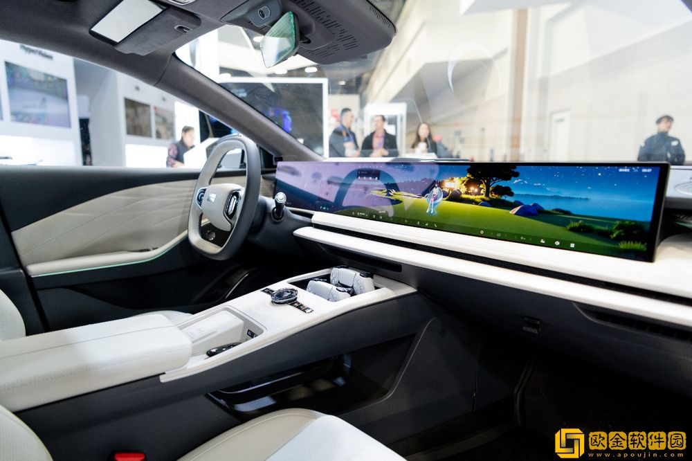 吉利发布行业首个“智能汽车全域AI”技术体系