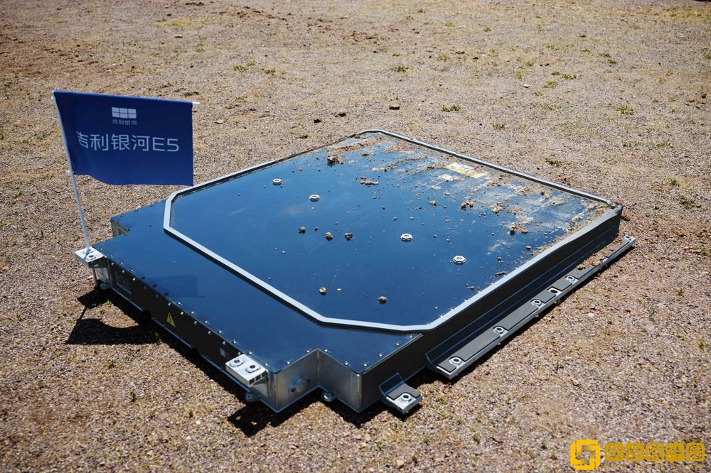 吉利银河E5神盾金砖电池顺利完成36吨极限抗压试炼