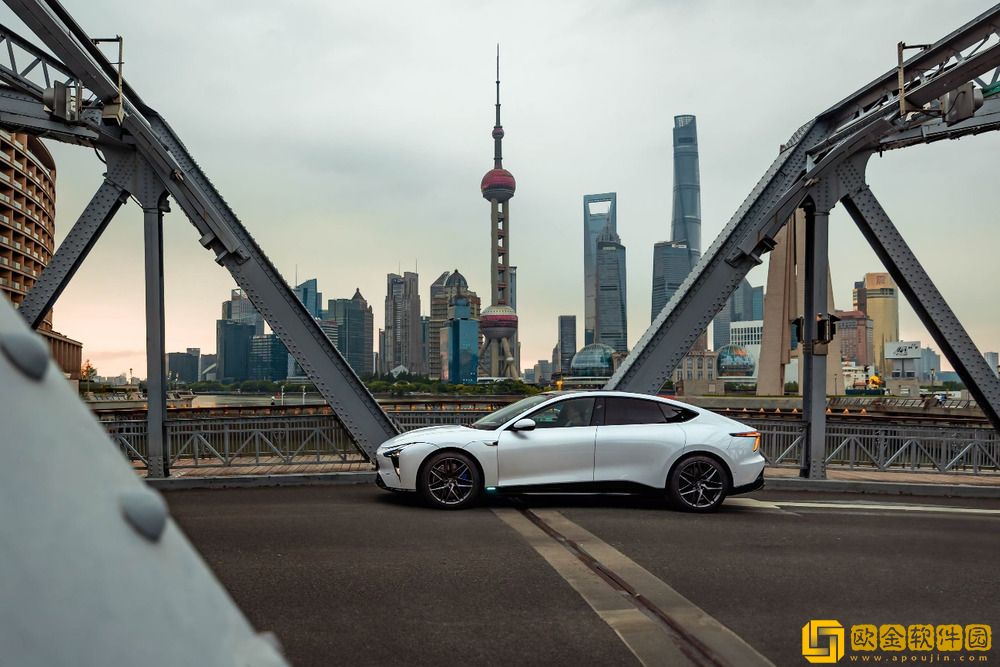 极越07正式上市