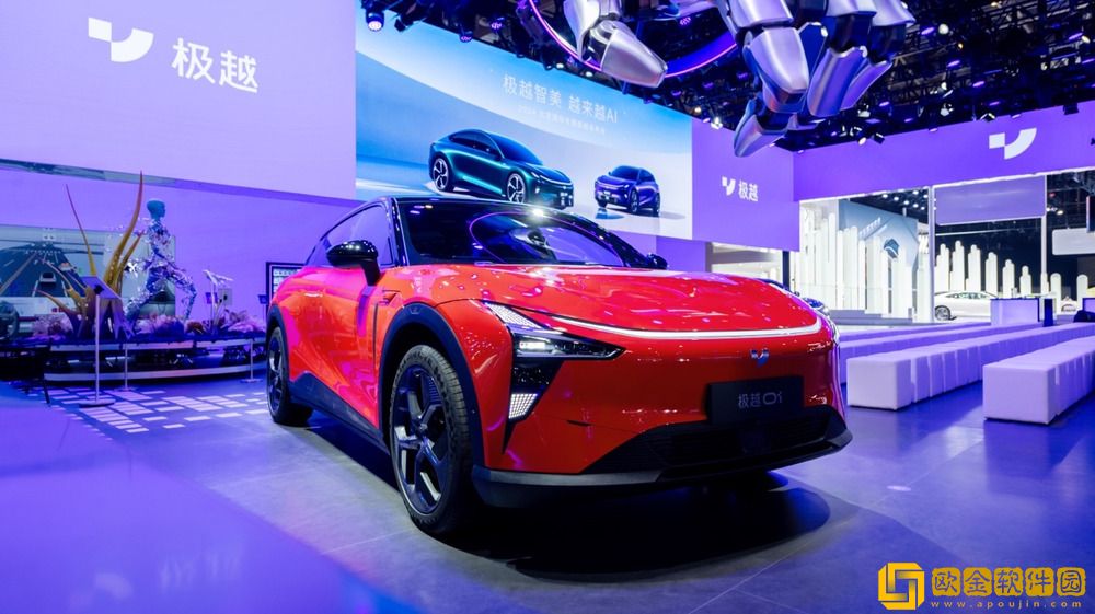 极越汽车机器人全新阵容亮相北京车展