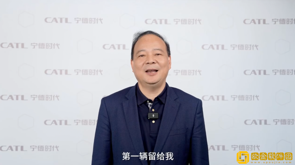 极越汽车机器人全新阵容亮相北京车展