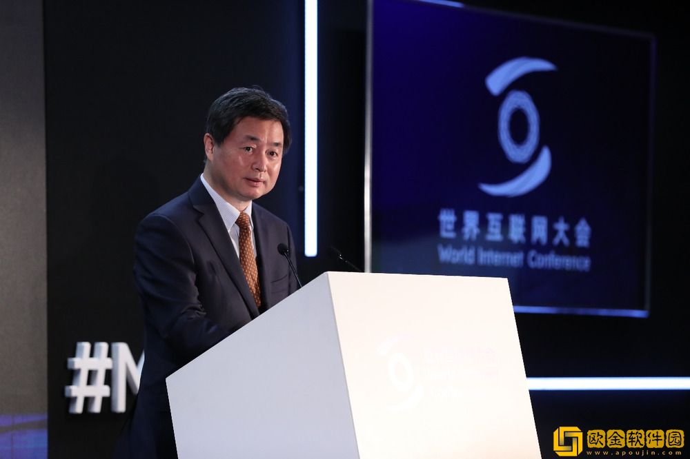 中国电信柯瑞文：建设云网融合的新型数字基础设施