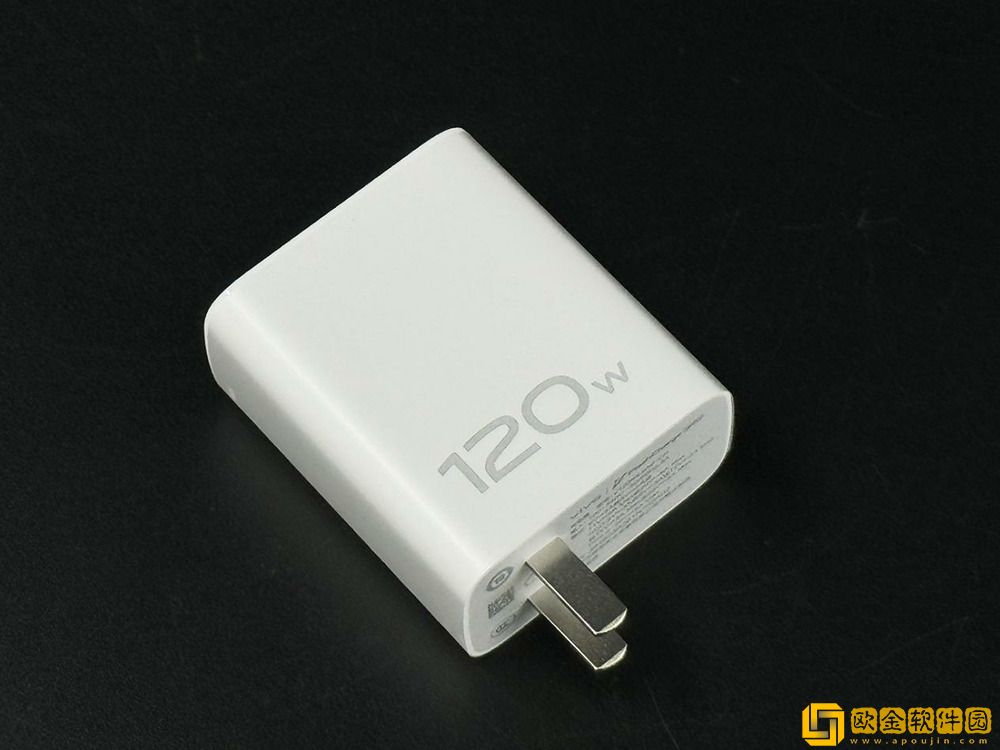 极致轻薄游戏体验加码！iQOO