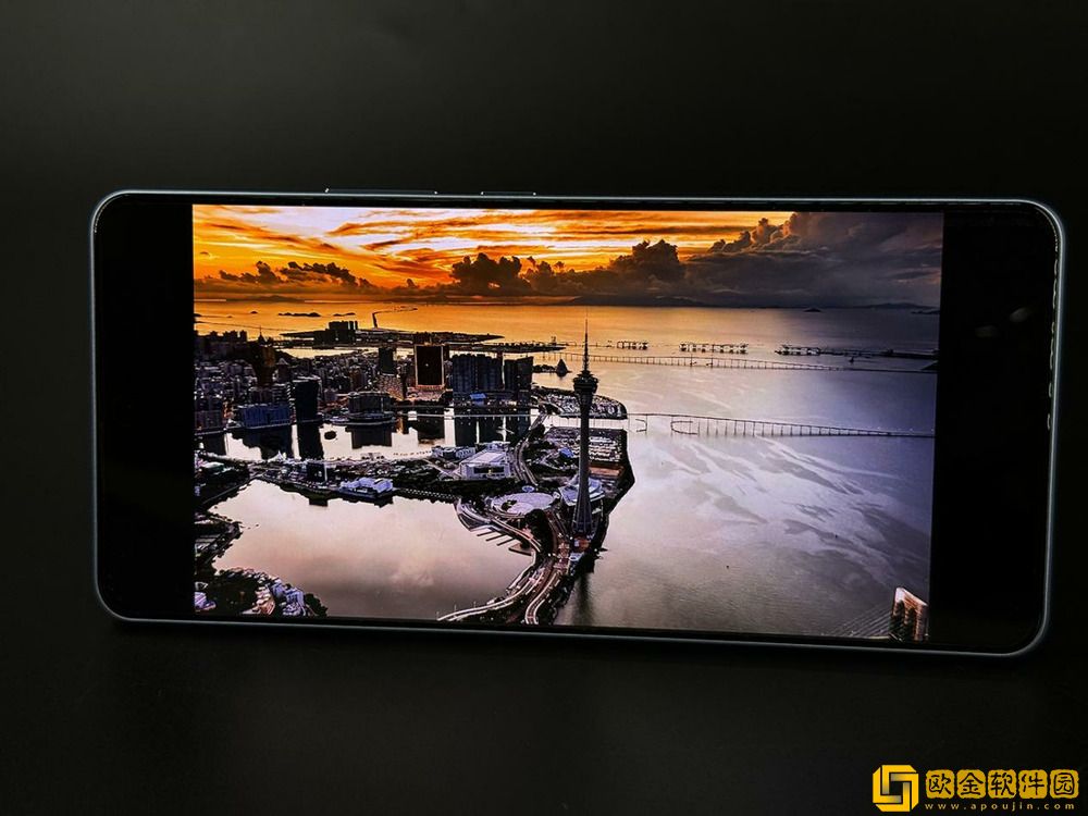 极致轻薄游戏体验加码！iQOO