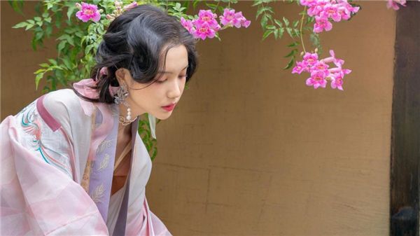 两人打扑克剧烈运动